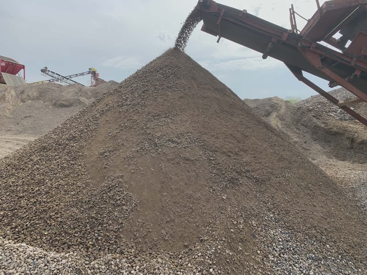 Material feeder